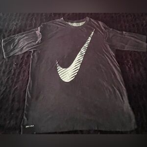 Nike long sleeve men’s size XL I great condition camera quality not great
